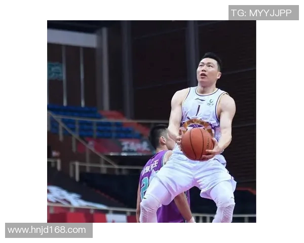 李根的篮球之路：从青涩少年到职业赛场的奋斗与荣耀