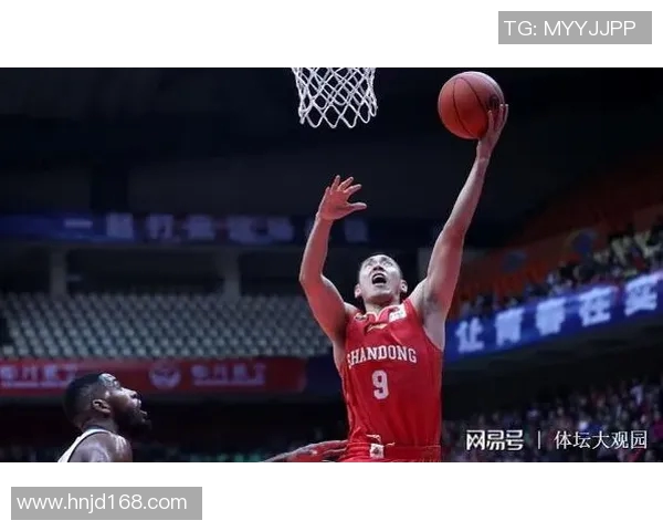 江苏龙队迎战山东西王队决战篮球场上谁能笑到最后