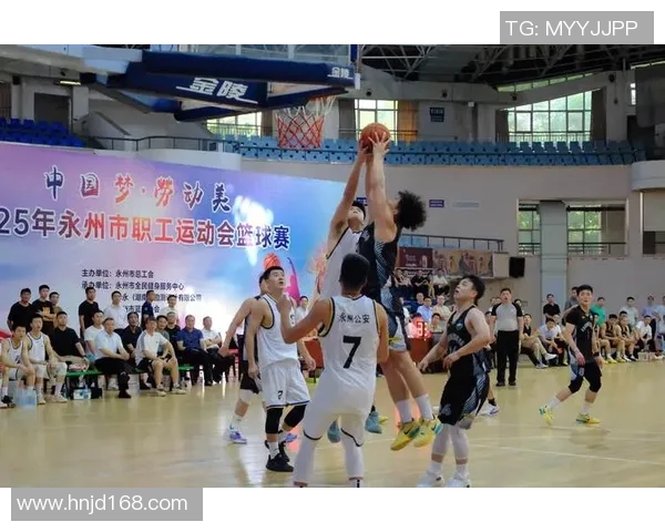 近期篮球赛精彩纷呈各队争夺激烈球迷热情高涨赛场氛围火爆